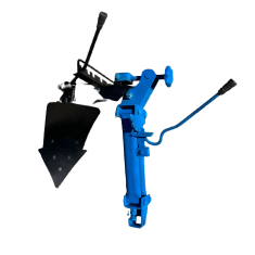 Nivelleur orientable pour motoculteurs et motoculteuses.